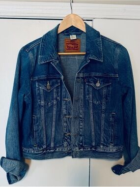 Levi’s Cropped Denim Jacket Medium Wash Classic Trucker